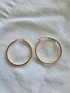 14K Gold Hoop Earrings. Eterna Gold. Lightweight.